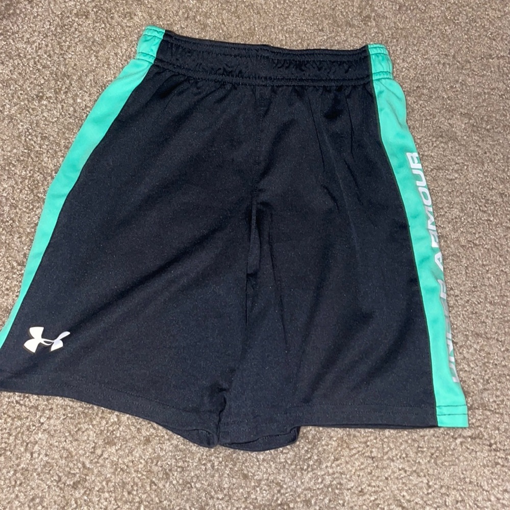 Boys Under Armour shorts size 6